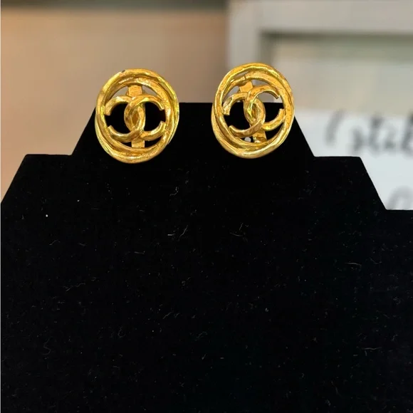 CHANEL Gold Earrings - Picture 3 of 8